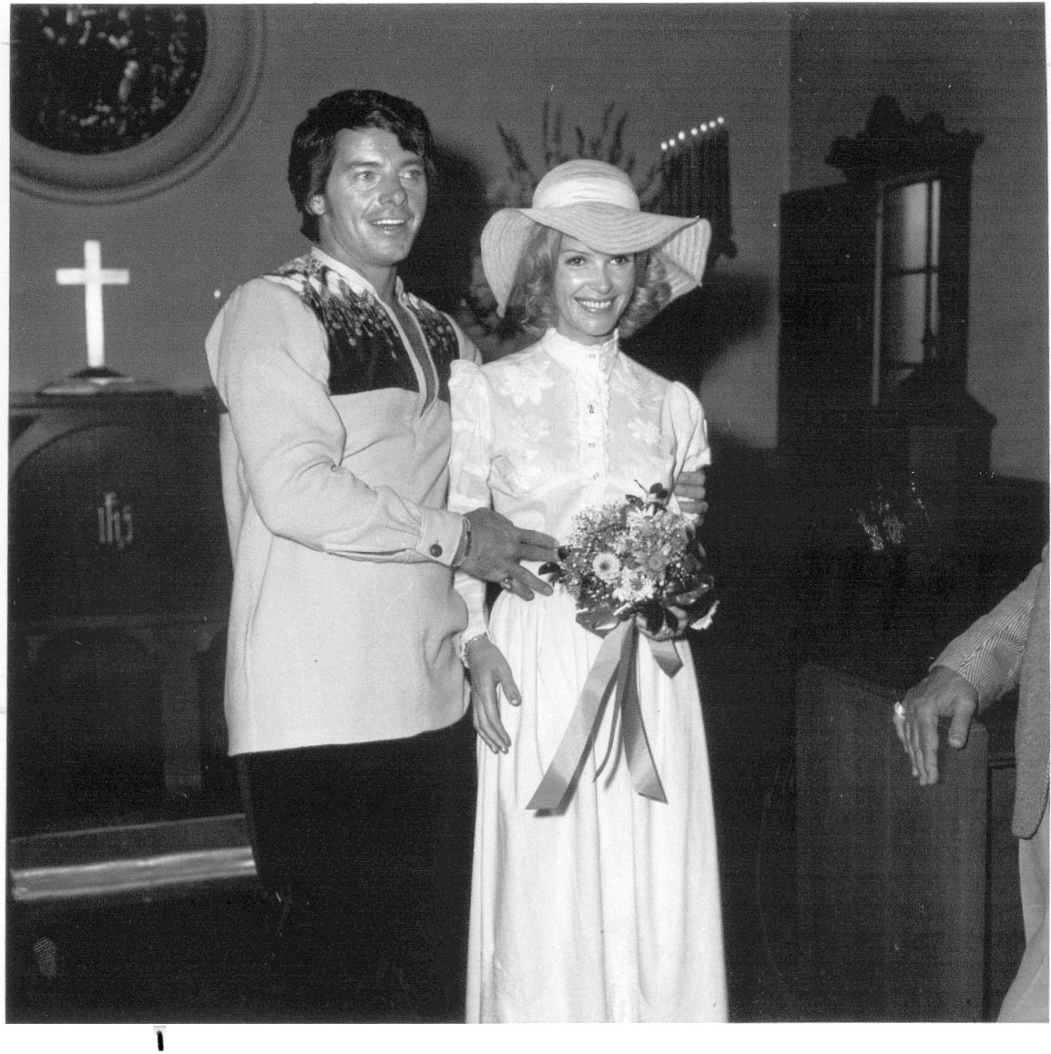 Peter marries Yvette Safargy